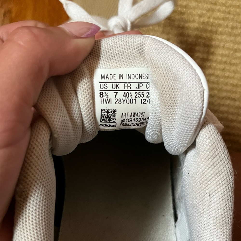 Adidas Classic White and Black Sneakers - Picture 4 of 4